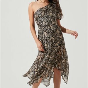 ASTR The Label -  Santorini Floral One Shoulder Midi Dress - BLACK-IVORY FLORAL
